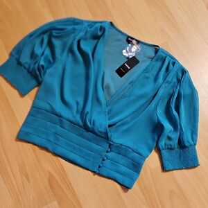 Bebe NWT Turquoise Blouse With Beautiful Pleated Detailing.